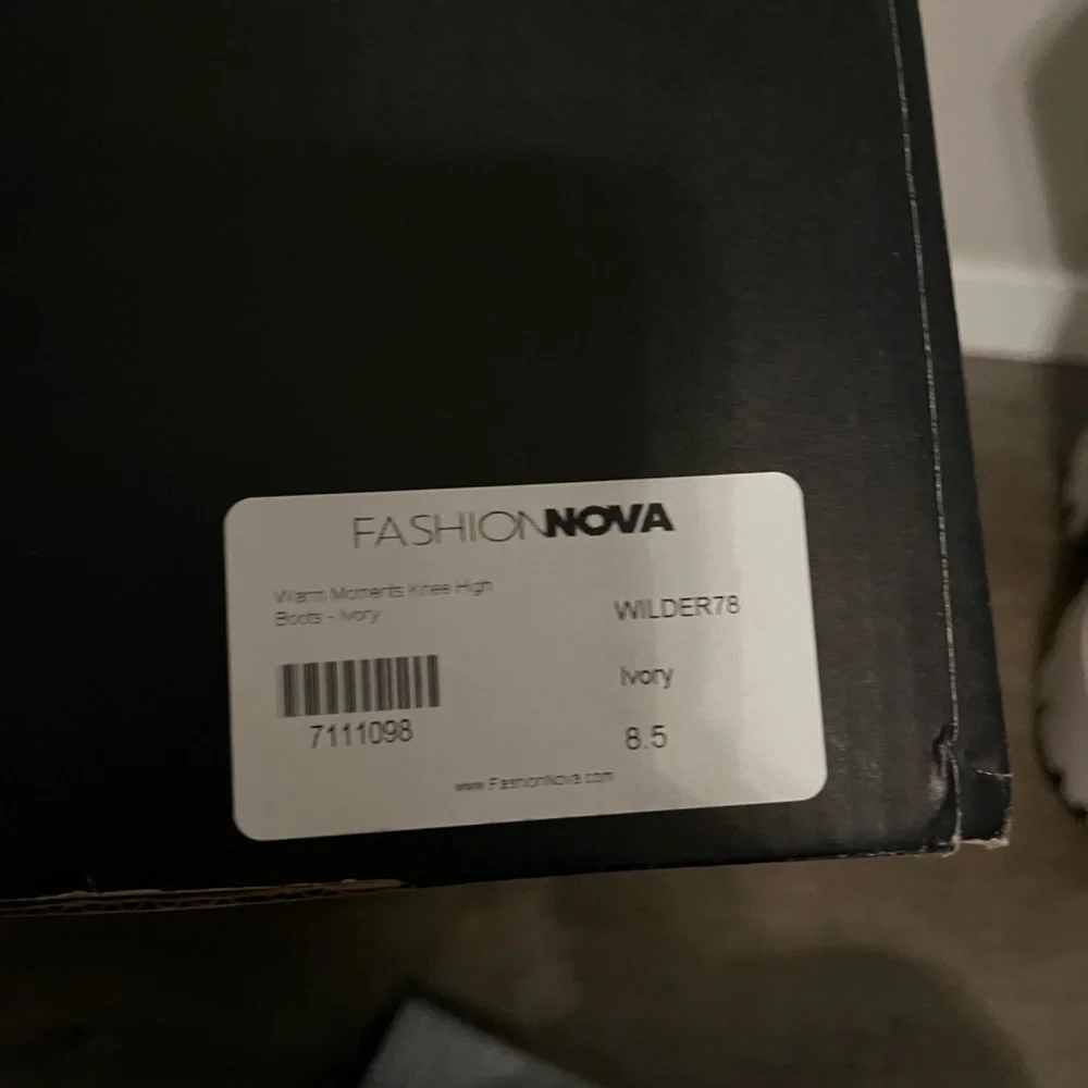 Fashion Nova White Winter Rain Boots with Chunky Sole - Picture 5 of 5